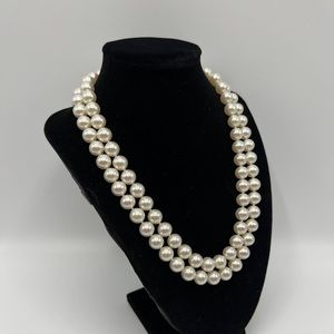 “Metall” White Faux Pearl Necklace w/ Pearl Clasp
